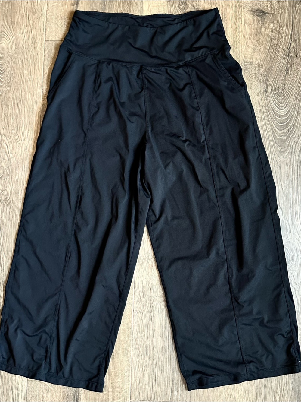 Women’s Cropped Black Wide Leg Leggings